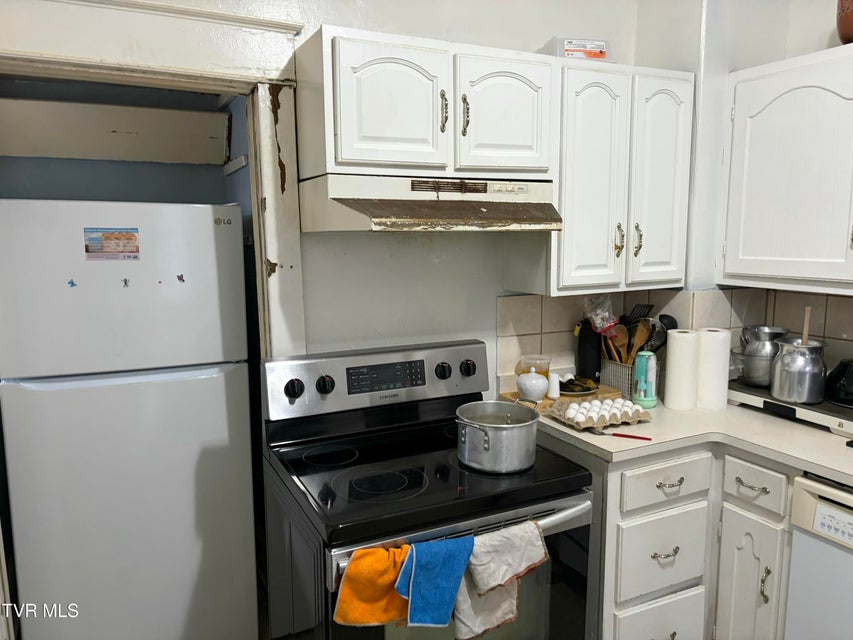 Photo #5: 306 Highland Avenue