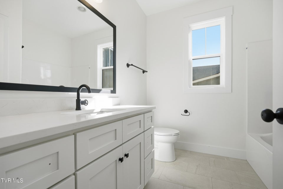 Photo #24: 24 Glaze Farm Way