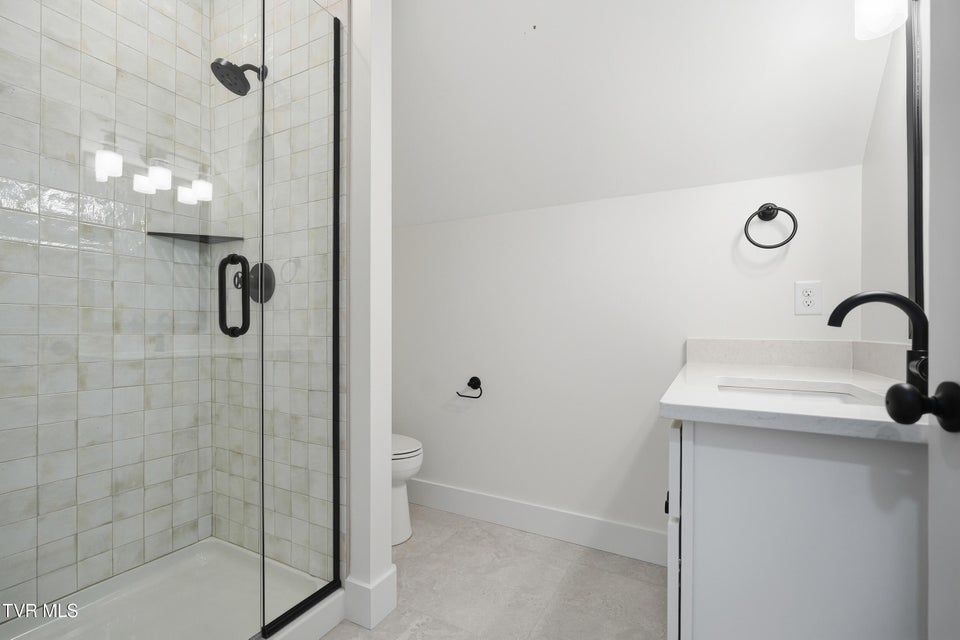 Photo #33: 24 Glaze Farm Way