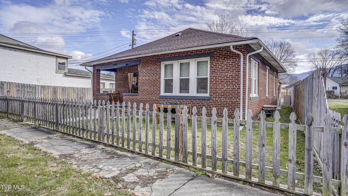 Photo #2: 524 Carolina Avenue