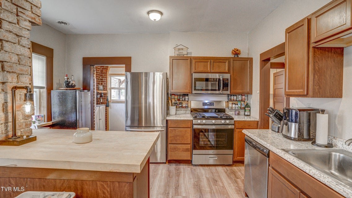 Photo #18: 524 Carolina Avenue