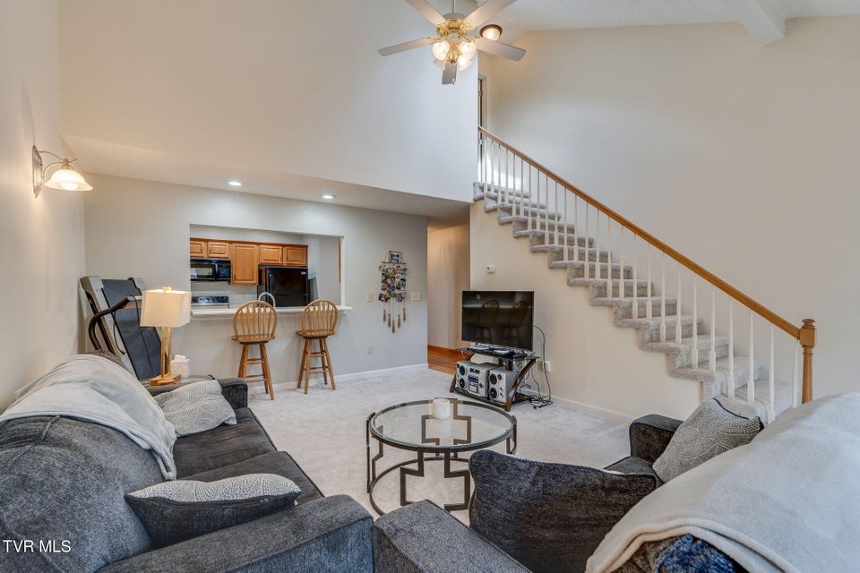 Photo #12: 780 Hamilton Road 