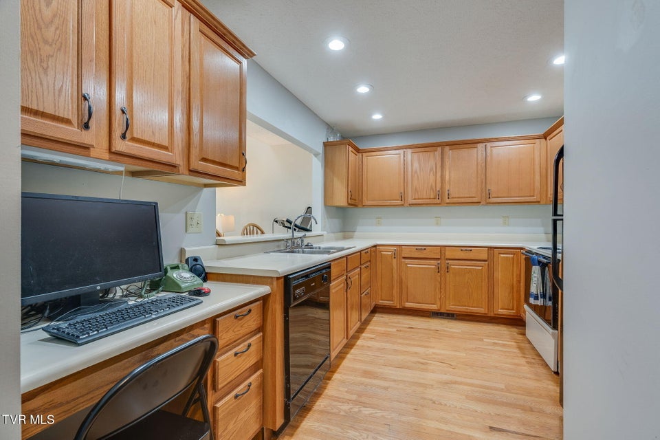 Photo #14: 780 Hamilton Road 