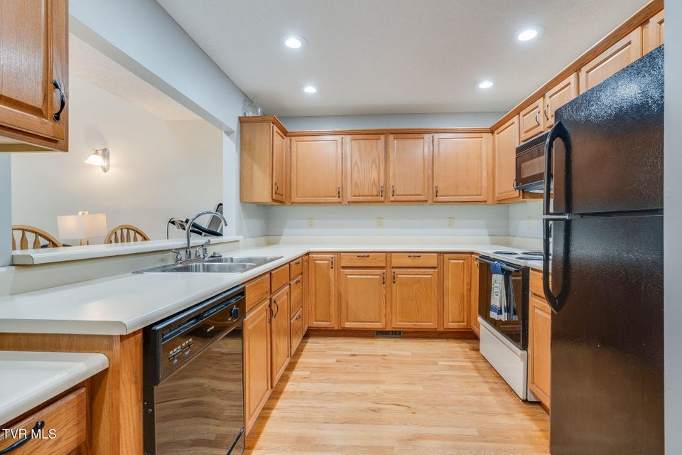 Photo #15: 780 Hamilton Road 