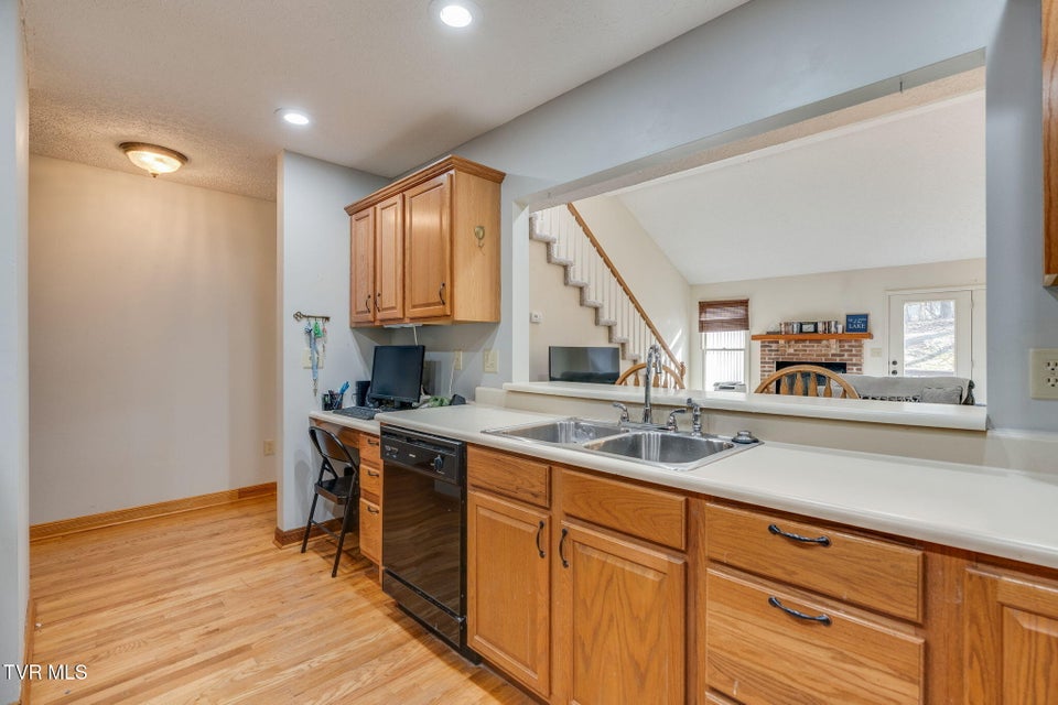 Photo #16: 780 Hamilton Road 