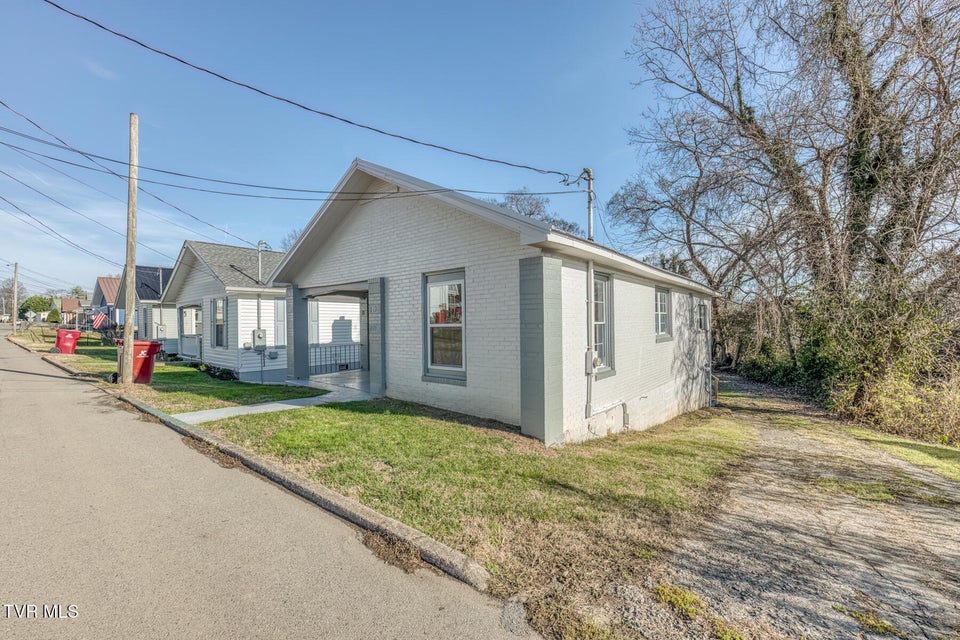 Photo #3: 319 Chilhowie Avenue