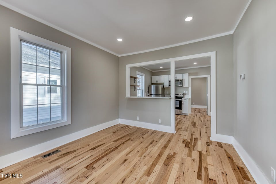 Photo #7: 319 Chilhowie Avenue