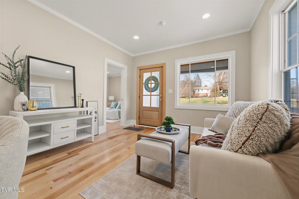 Photo #11: 319 Chilhowie Avenue