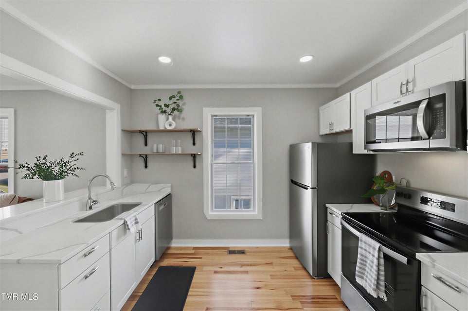 Photo #21: 319 Chilhowie Avenue