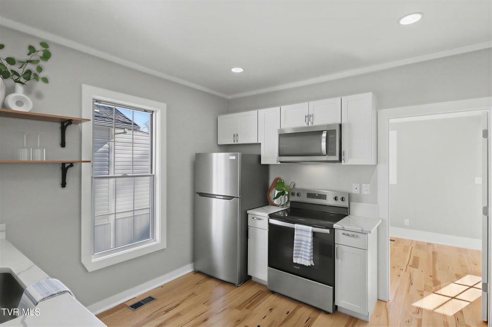 Photo #23: 319 Chilhowie Avenue