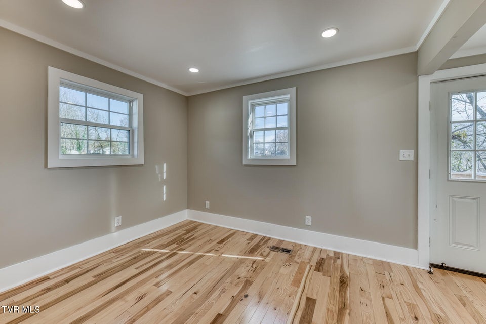 Photo #24: 319 Chilhowie Avenue