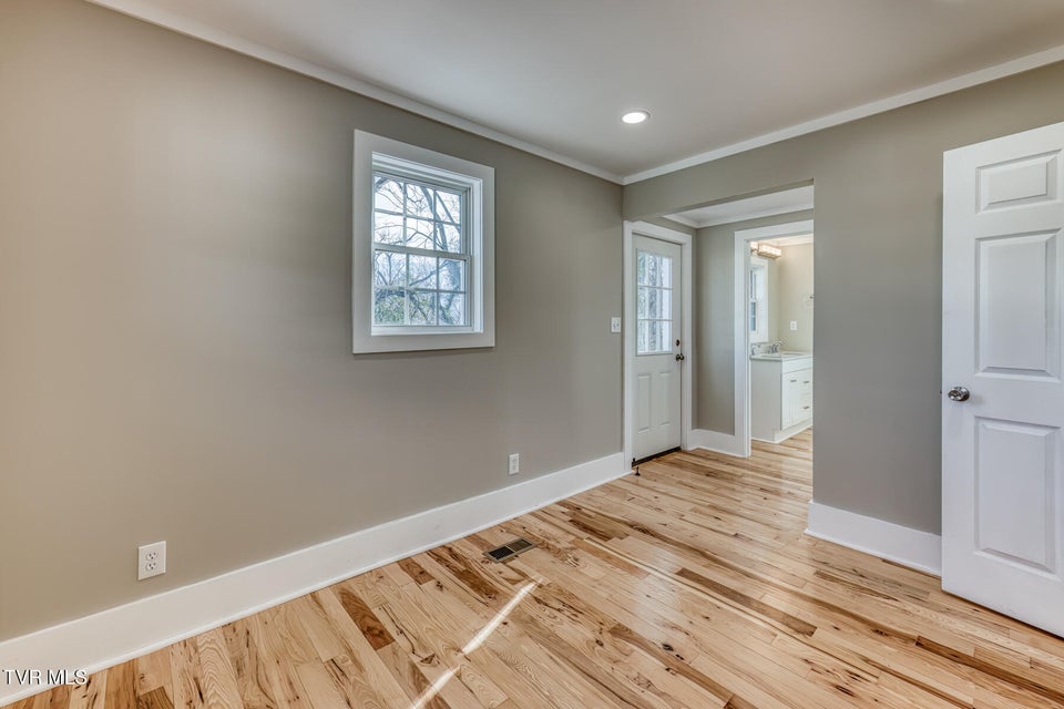 Photo #28: 319 Chilhowie Avenue