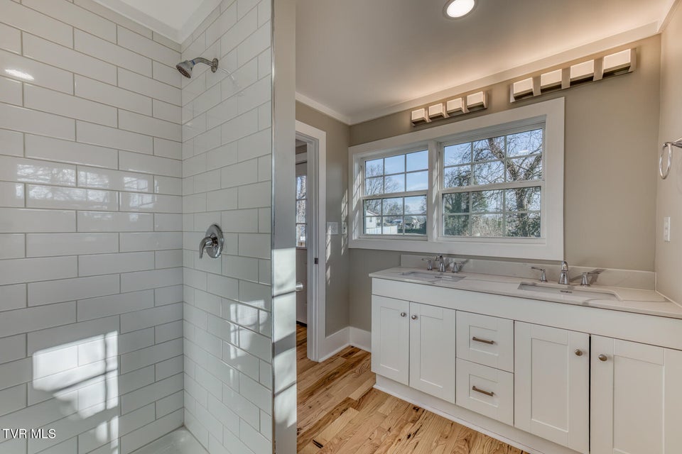 Photo #32: 319 Chilhowie Avenue