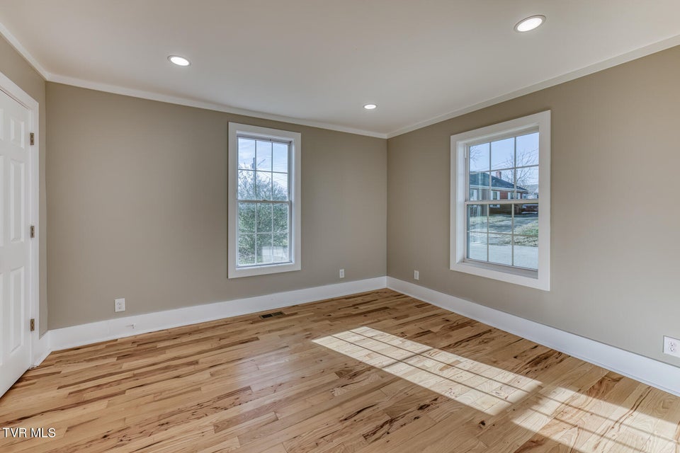 Photo #33: 319 Chilhowie Avenue