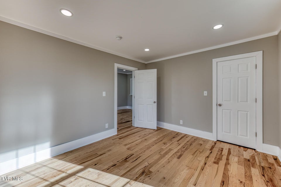 Photo #35: 319 Chilhowie Avenue