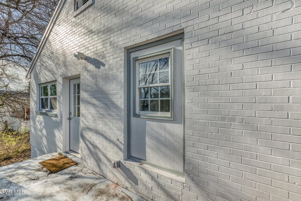 Photo #53: 319 Chilhowie Avenue