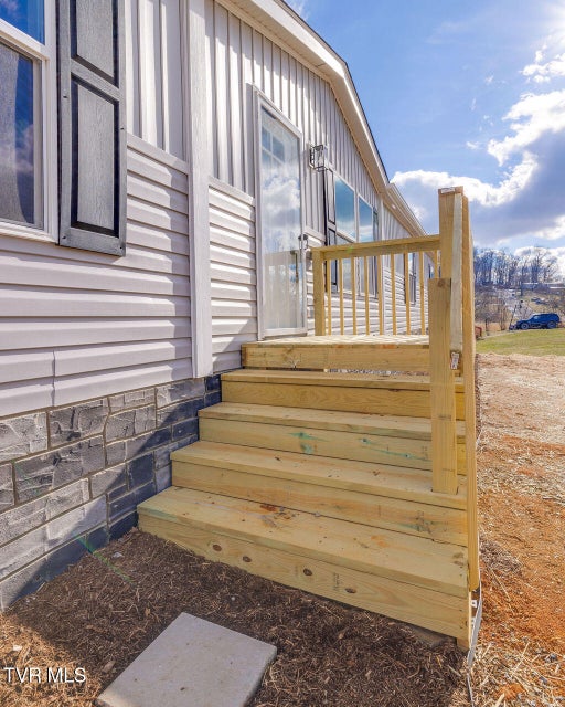 Photo #4: 319 Lories Lane