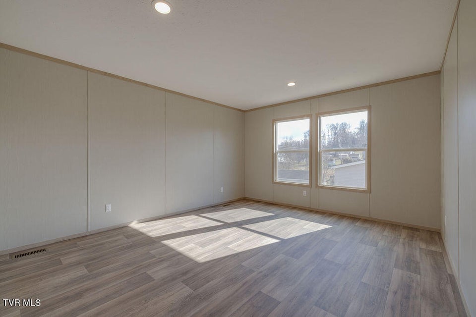 Photo #26: 319 Lories Lane