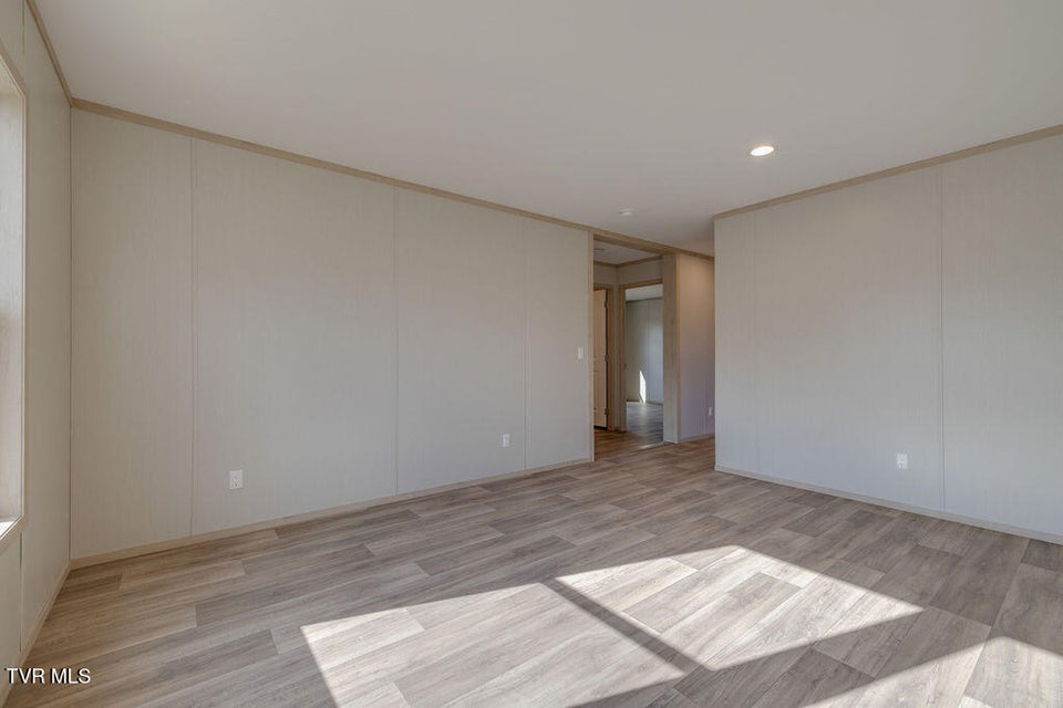 Photo #28: 319 Lories Lane