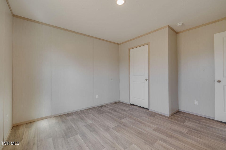 Photo #31: 319 Lories Lane