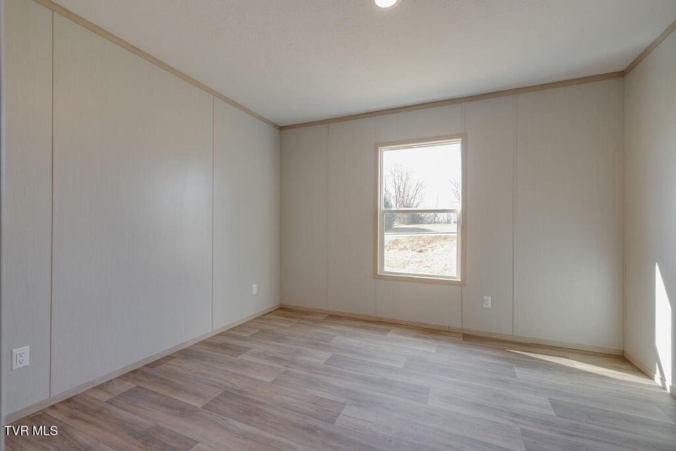 Photo #33: 319 Lories Lane