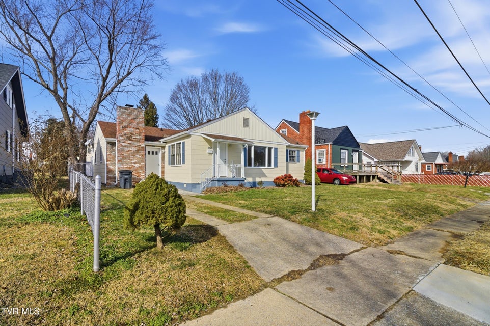 Photo #3: 1760 Jefferson Avenue