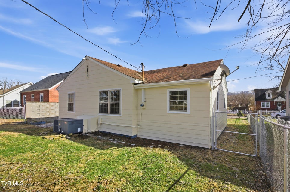 Photo #6: 1760 Jefferson Avenue