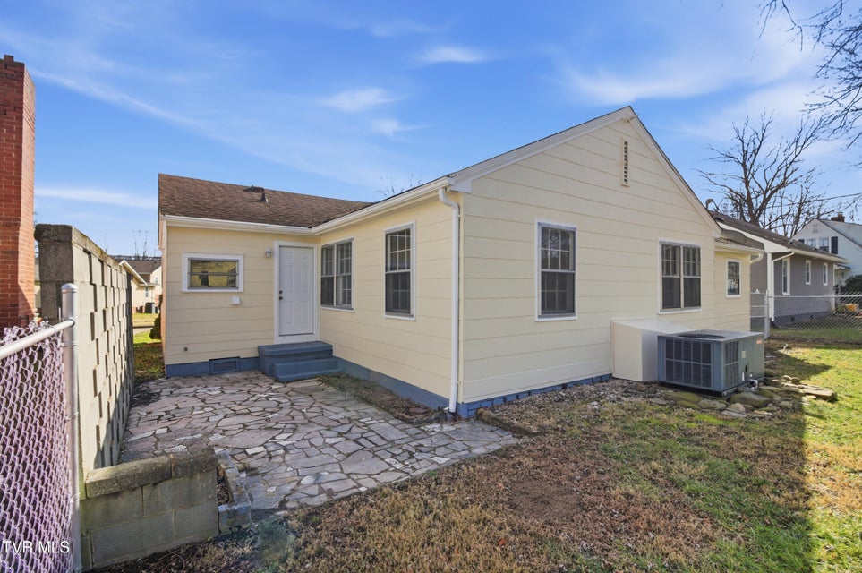 Photo #5: 1760 Jefferson Avenue