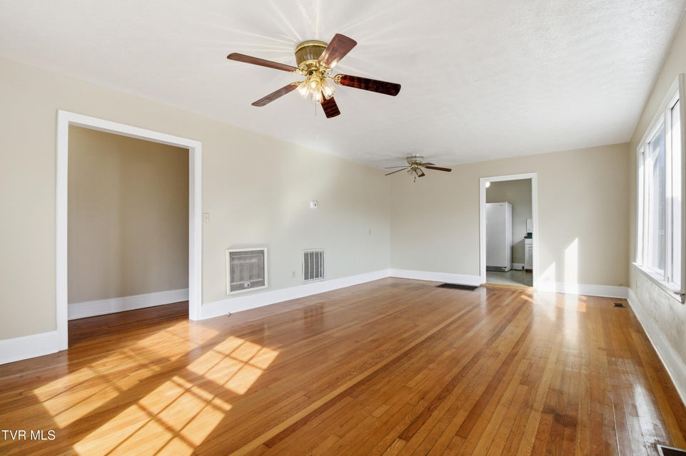 Photo #9: 1760 Jefferson Avenue