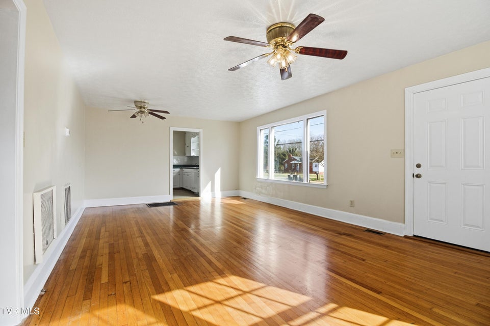 Photo #8: 1760 Jefferson Avenue