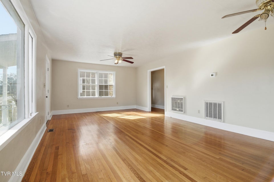 Photo #10: 1760 Jefferson Avenue