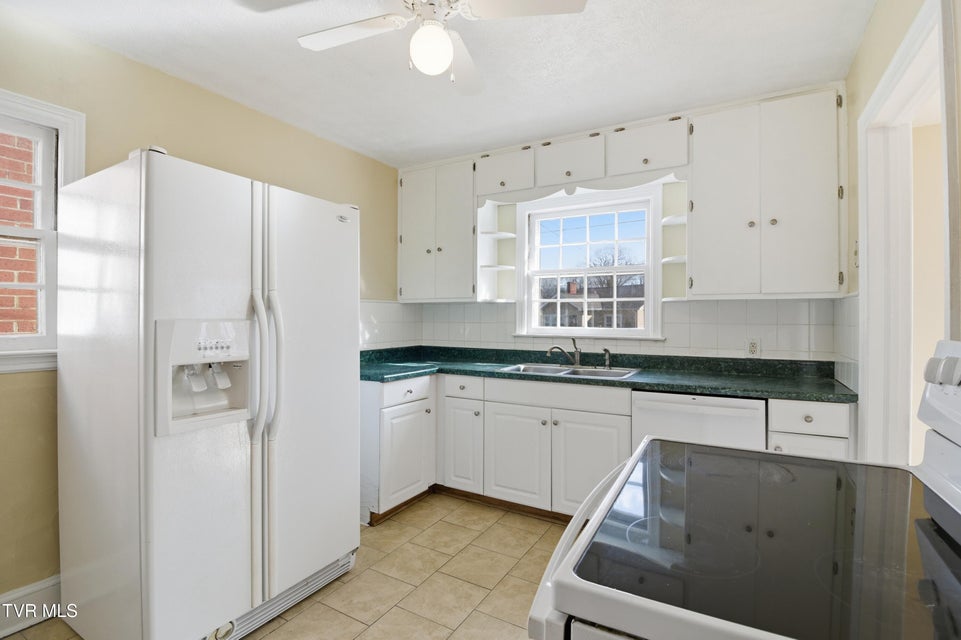 Photo #11: 1760 Jefferson Avenue