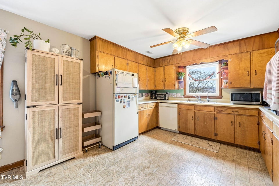 Photo #6: 110 Taylortown Road