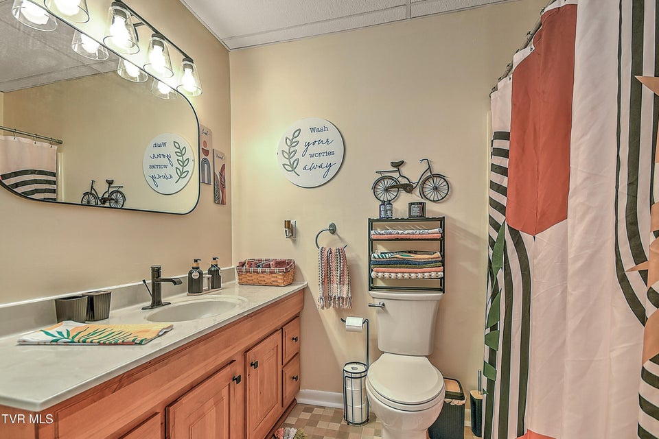 Photo #44: 70 Par Lane