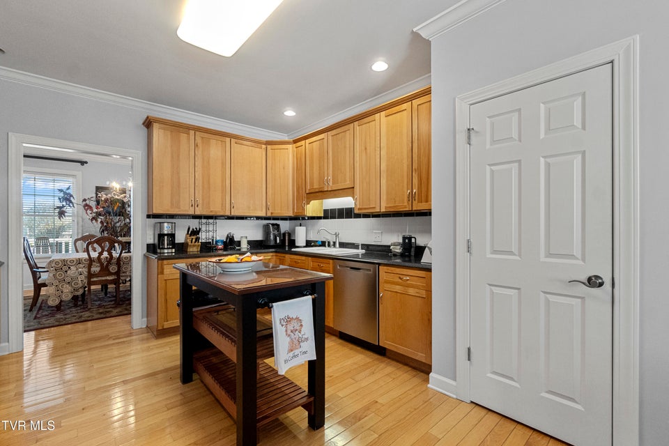 Photo #12: 14 Ridgefield Court