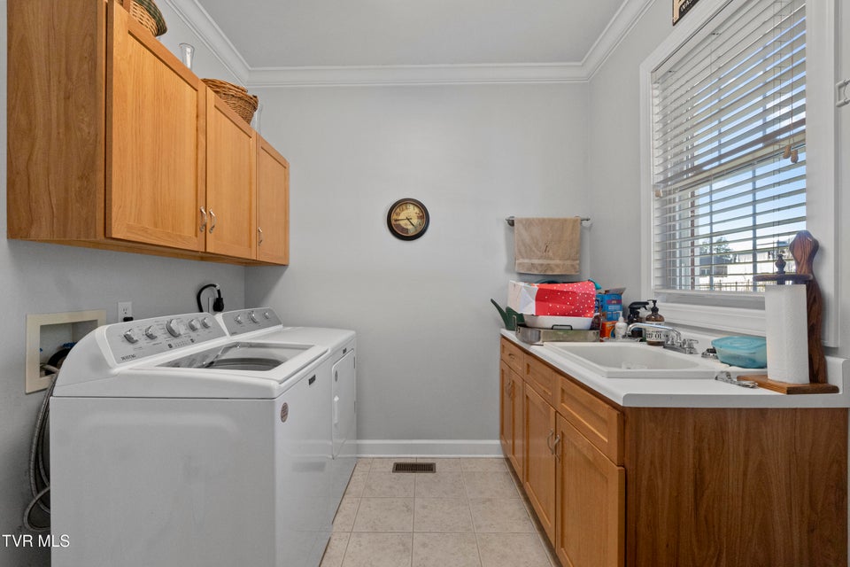 Photo #16: 14 Ridgefield Court