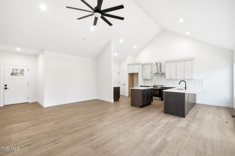 Photo #4: 112 Tall Oaks Court