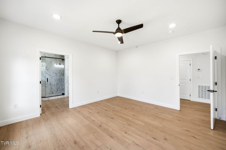 Photo #13: 112 Tall Oaks Court