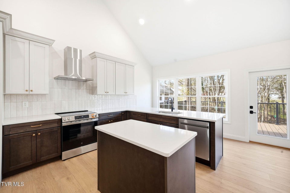 Photo #9: 112 Tall Oaks Court