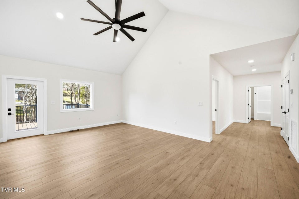 Photo #5: 112 Tall Oaks Court