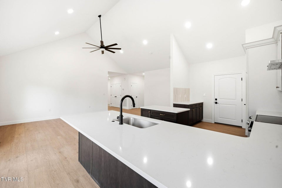 Photo #11: 112 Tall Oaks Court