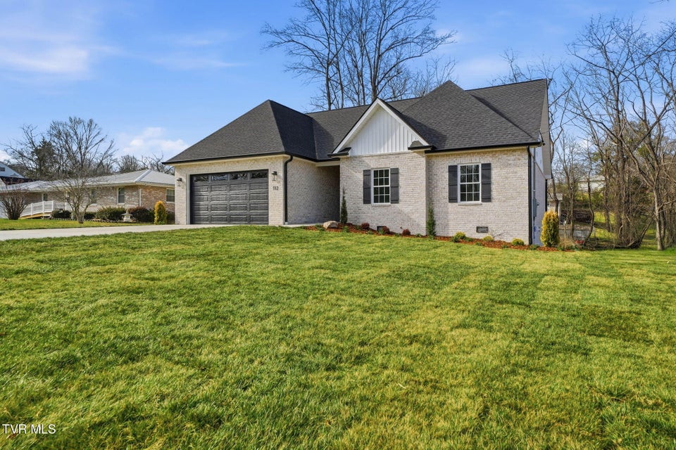 Photo #2: 112 Tall Oaks Court