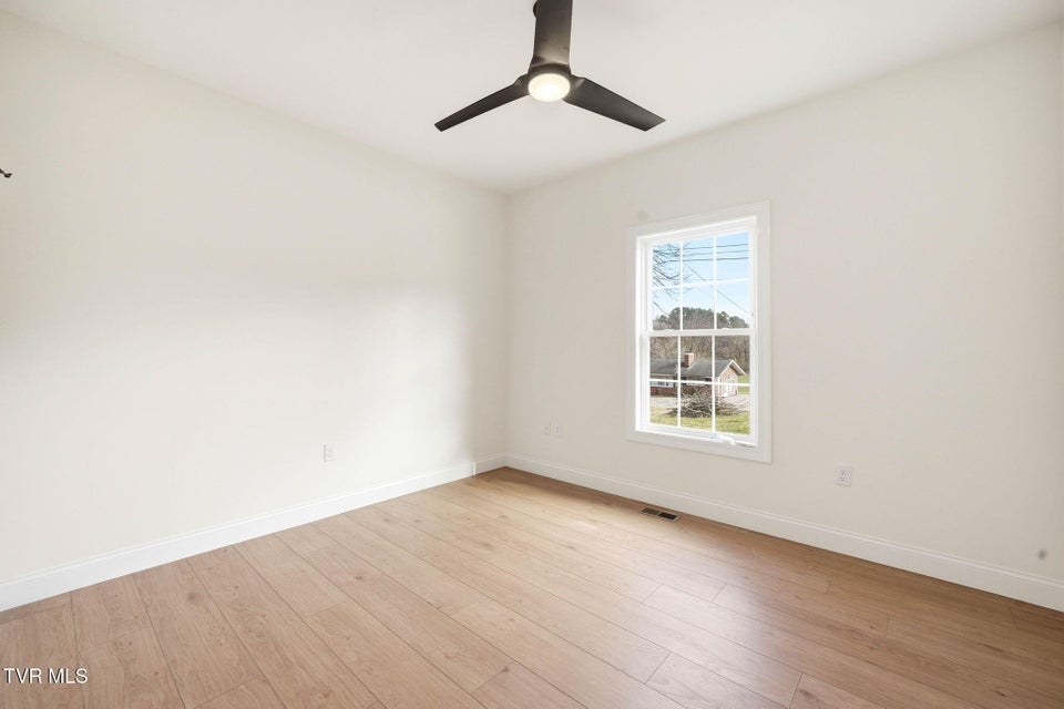 Photo #18: 112 Tall Oaks Court