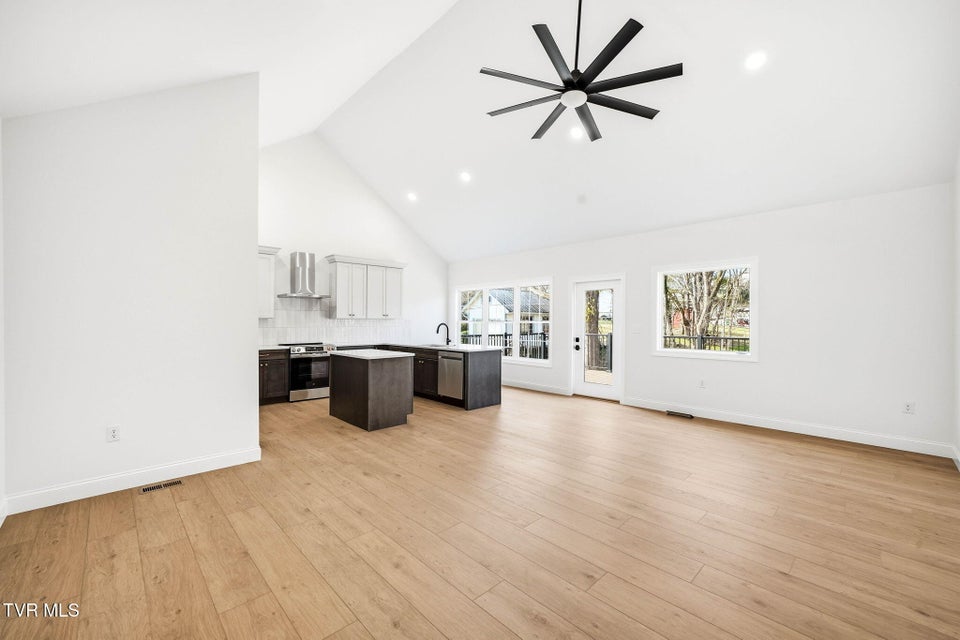 Photo #6: 112 Tall Oaks Court