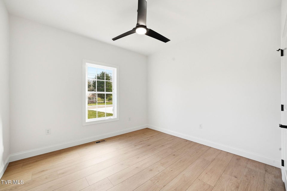 Photo #21: 112 Tall Oaks Court