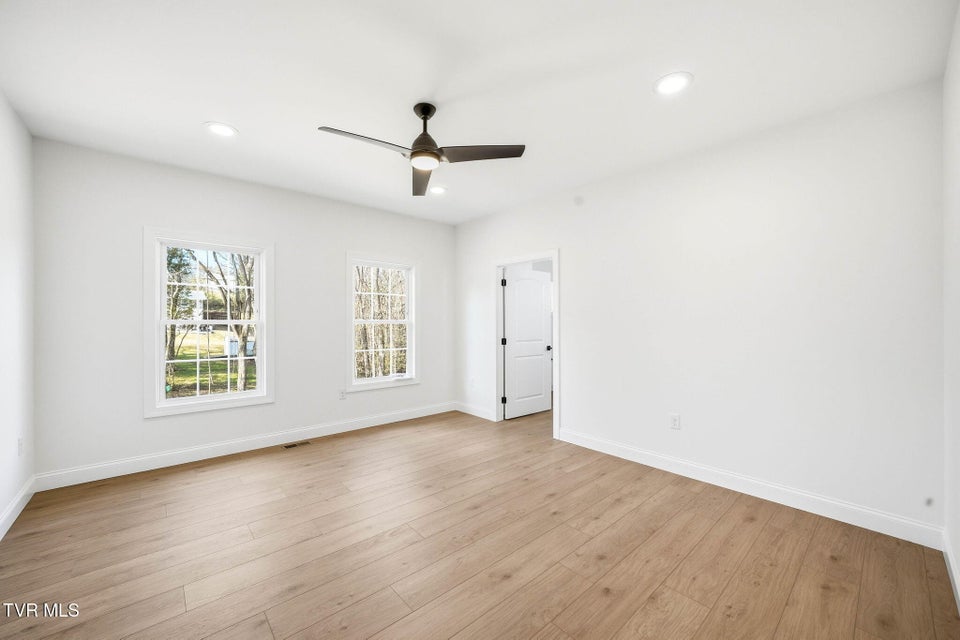 Photo #12: 112 Tall Oaks Court