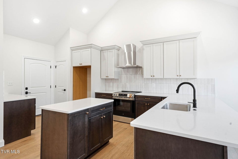 Photo #10: 112 Tall Oaks Court