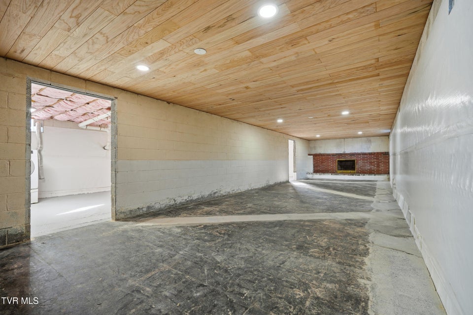 Photo #25: 6212 Hurricane Road