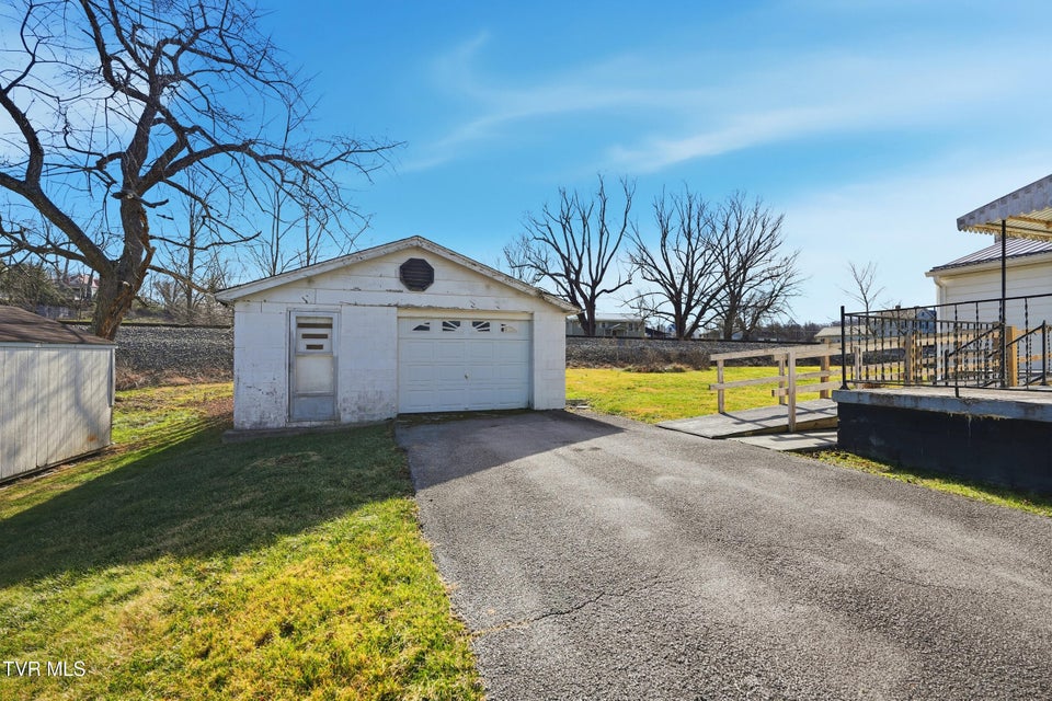 Photo #24: 16112 Wyndale Road