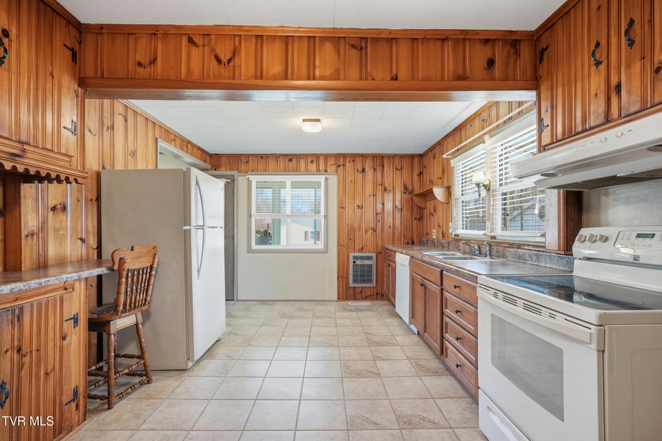 Photo #6: 16112 Wyndale Road